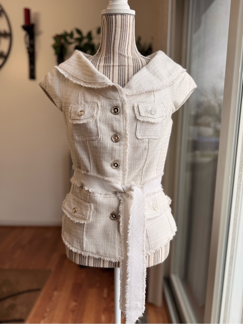 White House Black Market Cream Textured Belted Cap-Sleeve Jacket Vest